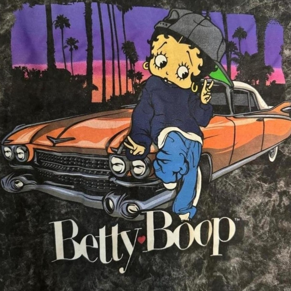 Betty Boop hanging out on car Vintage Grey T-Shirt 100% cotton#bettyboop #y2k